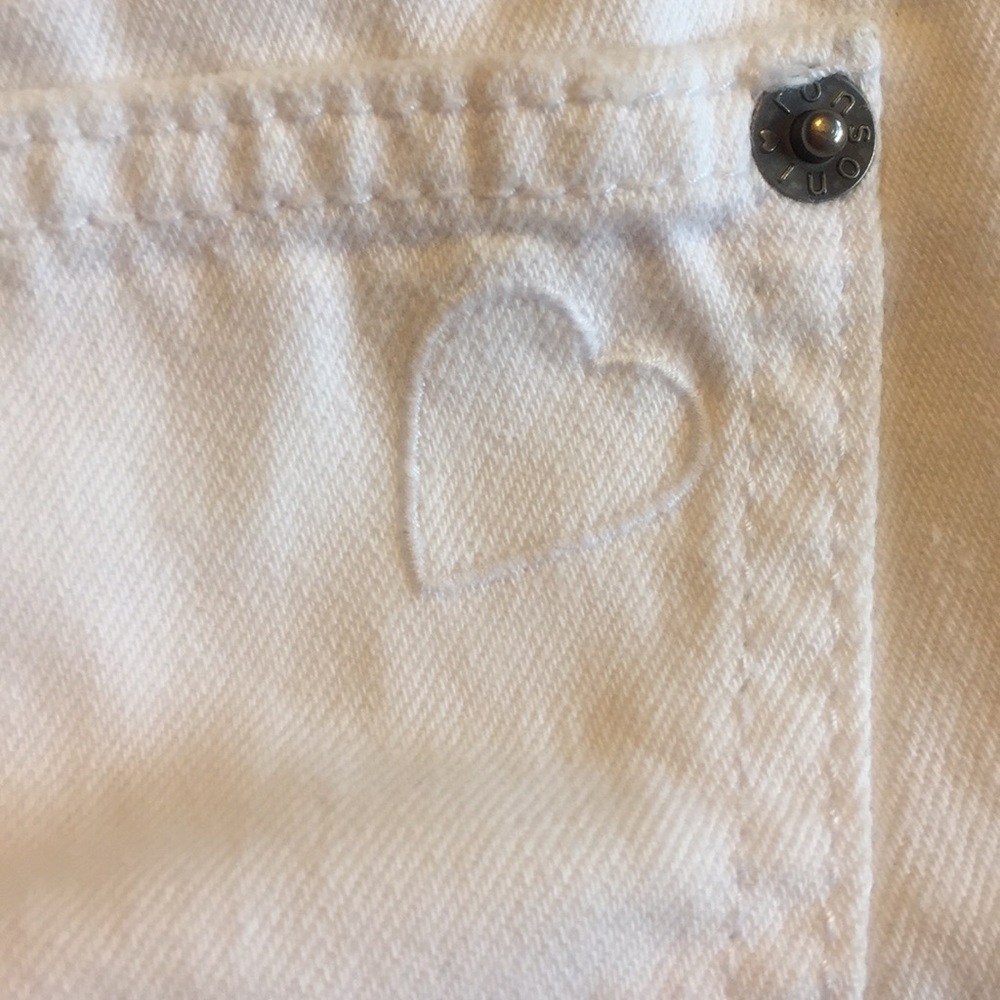 I ♥️ Ronson white shorts - Picture 7 of 10